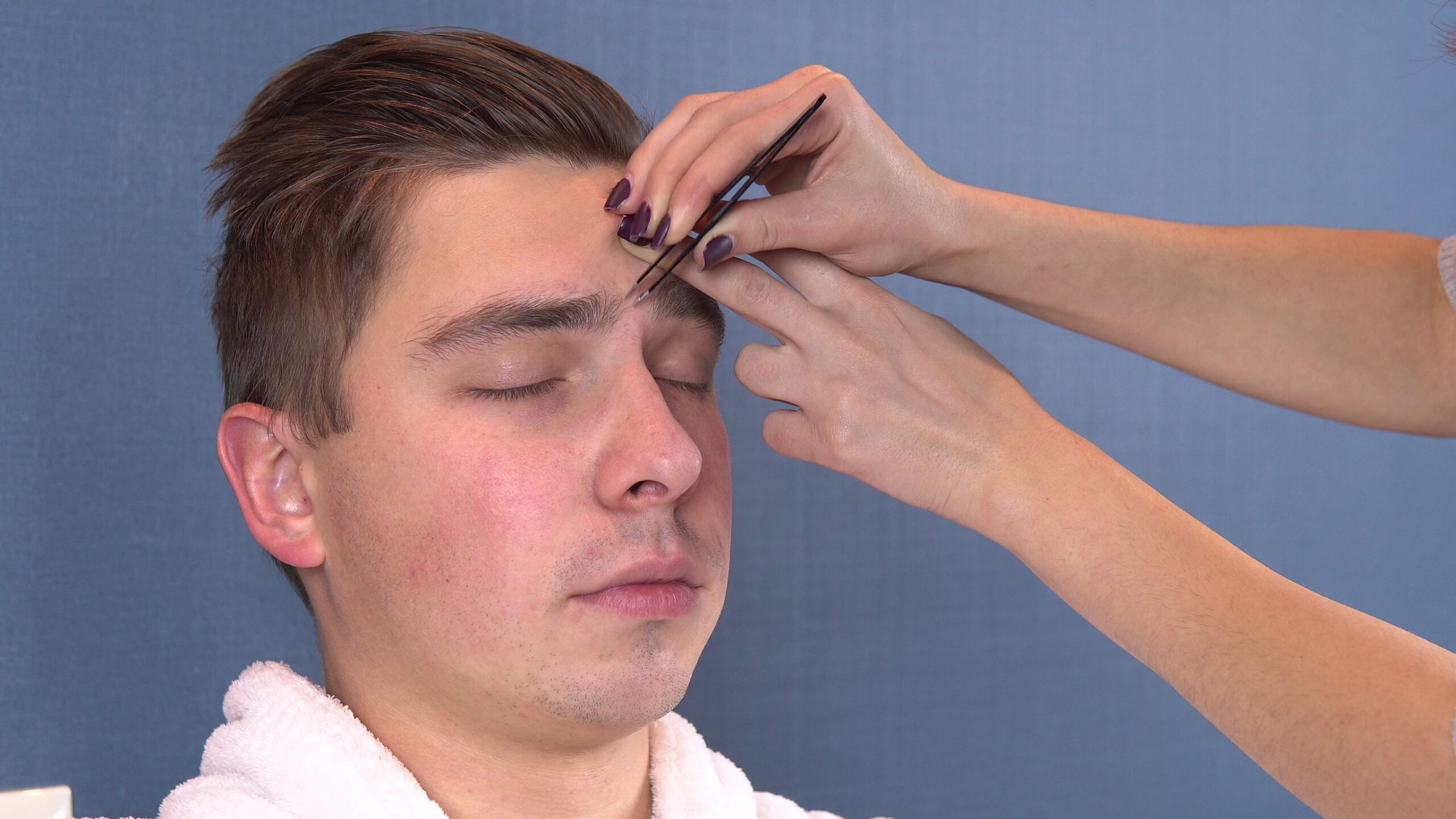 Tweezing hair removal for men